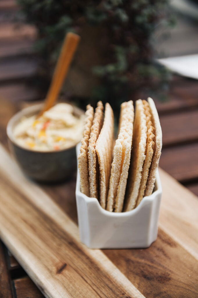 Casabe Todus Gourmet presentado con dip